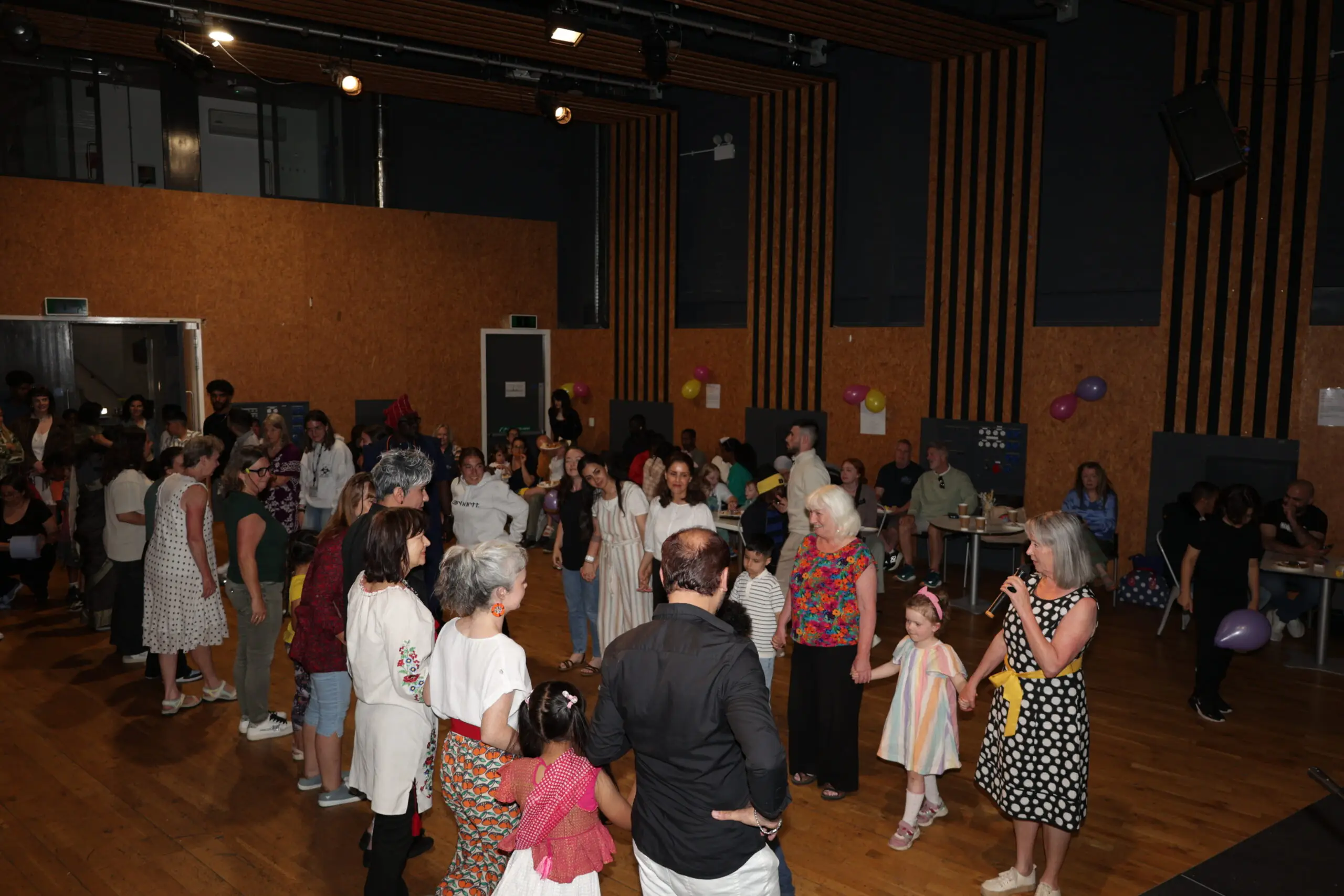 Cross-Cultural Céili in Cultúrlann - NWMF (110)