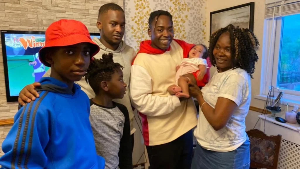 Takazvida Makoni surrounded by her family. Ms Makoni sadly passed away recently and plans are being made to take her ashes to her native Zimbabwe.